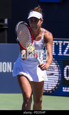 San Jose, CA USA. 05 Aug, 2018. Mihaela Buzarnescu bereitet während ihrer Niederlage von Maria Sakkari 6-1, 6-0 an der Mubadala Silicon Valley Classic zu dienen an der San Jose State University, San Jose, Kalifornien. Thurman James/CSM/Alamy leben Nachrichten Stockfoto