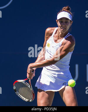 San Jose, CA USA. 05 Aug, 2018. Mihaela Buzarnescu besiegte Maria Sakkari 6-1, 6-0 an der Mubadala Silicon Valley Klassiker an der San Jose State University, San Jose, Kalifornien. Thurman James/CSM/Alamy leben Nachrichten Stockfoto