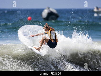 Los Angeles, Kalifornien, USA. 5 Aug, 2018. Stephanie Gilmore konkurriert in den Halbfinalen im Vans uns öffnen für das Surfen am 5. August in Huntington Beach, Kalifornien 2018. Credit: Ringo Chiu/ZUMA Draht/Alamy leben Nachrichten Stockfoto