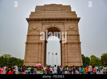 Neu-delhi, Delhi, Indien. 5 Aug, 2018. Blick auf die Architektur von India Gate in Neu-Delhi, die 1931 gebaut wurde Tribut an 82000 Soldaten der indischen Armee während des Ersten Weltkriegs zu bezahlen. Das India Gate ist ein Denkmal zu Ehren 82.000 Soldaten der indischen Armee, die im Zeitraum 1914-21 während des Ersten Weltkrieges starb zu bezahlen. Es liegt im Herzen der indischen Hauptstadt Neu Delhi. Es ist 42 Meter hohes Tor. Credit: Abbas Idrees/SOPA Images/ZUMA Draht/Alamy leben Nachrichten Stockfoto