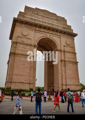 Neu-delhi, Delhi, Indien. 5 Aug, 2018. Blick auf die Architektur von India Gate in Neu-Delhi, die 1931 gebaut wurde Tribut an 82000 Soldaten der indischen Armee während des Ersten Weltkriegs zu bezahlen. Das India Gate ist ein Denkmal zu Ehren 82.000 Soldaten der indischen Armee, die im Zeitraum 1914-21 während des Ersten Weltkrieges starb zu bezahlen. Es liegt im Herzen der indischen Hauptstadt Neu Delhi. Es ist 42 Meter hohes Tor. Credit: Abbas Idrees/SOPA Images/ZUMA Draht/Alamy leben Nachrichten Stockfoto