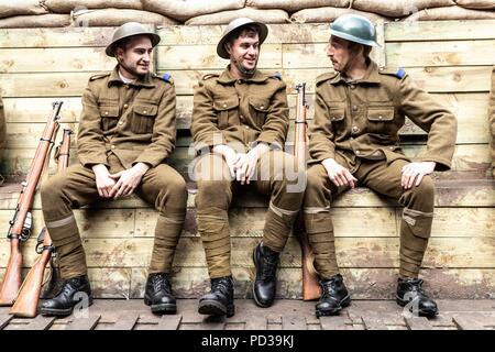 Edinburgh, Großbritannien. 6. Juli 2018. Ein Krieg der beiden Hälften erzählt die wahre Geschichte der Herzen Fußball-Team am Rande des Gewinnens der schottischen Liga im Jahr 1914. Sie hatte 19 der 21 Spiele gewonnen, wenn 13 der Spieler gewinnen im Großen Krieg zu dienen. Die Show fängt die dramatische Reise von tynecastle Stadium auf die schlachtfelder an der Somme. Die Leistung läuft noch bis zum 17. August mit 4 Aufführungen jeden Tag. Credit: Rich Dyson/Alamy leben Nachrichten Stockfoto