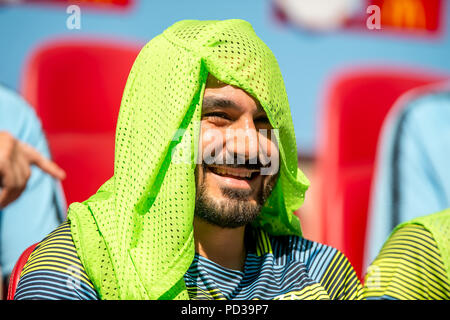 Lkay Gundogan von Manchester City cover den Kopf wegen der Hitze während der 2018 FA Community Shield Match zwischen Chelsea und Manchester City im Wembley Stadion, London, England am 5. August 2018. 5 Aug, 2018. Quelle: AFP 7/ZUMA Draht/Alamy leben Nachrichten Stockfoto