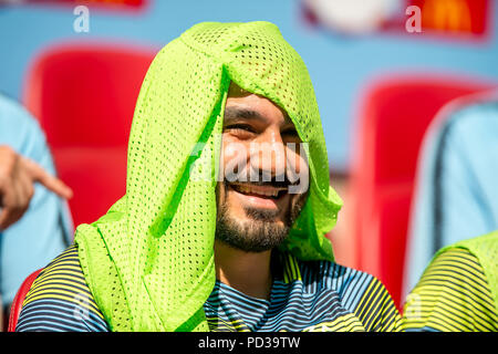 Lkay Gundogan von Manchester City cover den Kopf wegen der Hitze während der 2018 FA Community Shield Match zwischen Chelsea und Manchester City im Wembley Stadion, London, England am 5. August 2018. 5 Aug, 2018. Quelle: AFP 7/ZUMA Draht/Alamy leben Nachrichten Stockfoto