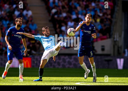 Bernardo Silva von Manchester City und jorginho von Chelsea während der 2018 FA Community Shield Match zwischen Chelsea und Manchester City im Wembley Stadion, London, England am 5. August 2018. 5 Aug, 2018. Quelle: AFP 7/ZUMA Draht/Alamy leben Nachrichten Stockfoto