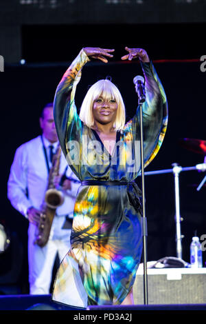 Brighton, UK. 5. August 2018. CHIC, Nile Rodgers runden ein weiteres Jahr an der Brighton Stolz 2018 Credit: Hugh Wilton/Alamy leben Nachrichten Stockfoto