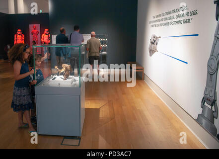 Kann das Spielzeug mit Euch. Star Wars Spielzeug und Filmen Ausstellung im Neuen Museum, Leicester entfernt. Stockfoto