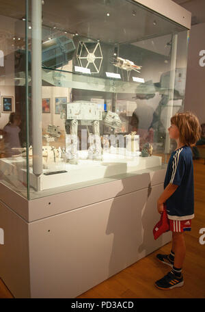 Kann das Spielzeug mit Euch. Star Wars Spielzeug und Filmen Ausstellung im Neuen Museum, Leicester entfernt. Stockfoto