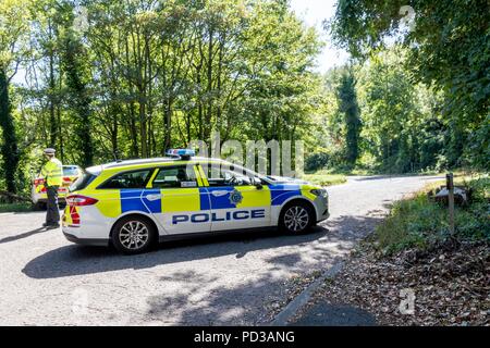 Obere Herzöge, Eastbourne, East Sussex, UK. 6. August 2018. Sussex Polizei schließen Sie den oberen Herzöge zwischen Baslow Straße und Beachy Head Road, Details zum Zeitpunkt der Berichterstattung Quelle: Newspics UK Süd/Alamy Leben Nachrichten bekannt Stockfoto