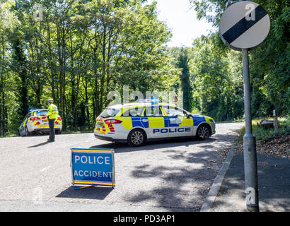 Obere Herzöge, Eastbourne, East Sussex, UK. 6. August 2018. Sussex Polizei schließen Sie den oberen Herzöge zwischen Baslow Straße und Beachy Head Road, Details zum Zeitpunkt der Berichterstattung Quelle: Newspics UK Süd/Alamy Leben Nachrichten bekannt Stockfoto