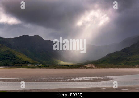 Ardara, County Donegal, Irland Wetter. 6. August 2018. Leichte Wellen durch stormclouds an der Nordwestküste. Credit: Richard Wayman/Alamy leben Nachrichten Stockfoto