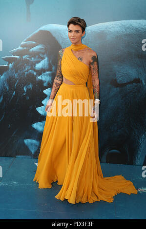Hollywood, Ca. 6 Aug, 2018. Ruby Rose, bei Warner Bros. Bilder und Schwerkraft Bilder 'Premiere der "Meg" bei TCL Chinese Theater Imax in Hollywood, Kalifornien am 6. August 2018. Credit: Faye Sadou/Medien Punch/Alamy leben Nachrichten Stockfoto
