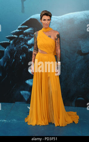 Hollywood, Ca. 6 Aug, 2018. Ruby Rose, bei Warner Bros. Bilder und Schwerkraft Bilder 'Premiere der "Meg" bei TCL Chinese Theater Imax in Hollywood, Kalifornien am 6. August 2018. Credit: Faye Sadou/Medien Punch/Alamy leben Nachrichten Stockfoto