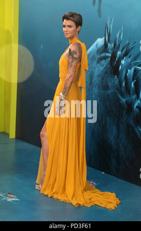 Hollywood, Ca. 6 Aug, 2018. Ruby Rose, bei Warner Bros. Bilder und Schwerkraft Bilder 'Premiere der "Meg" bei TCL Chinese Theater Imax in Hollywood, Kalifornien am 6. August 2018. Credit: Faye Sadou/Medien Punch/Alamy leben Nachrichten Stockfoto