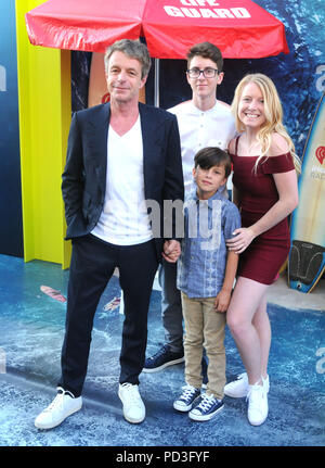 HOLLYWOOD, CA - 6. AUGUST: Compsoer Harry Gregson-Williams besucht die Warner Bros. Bilder US-Premiere von "Meg" am 6. August 2018 TCL Chinese Theatre in Hollywood, Kalifornien. Foto von Barry King/Alamy leben Nachrichten Stockfoto