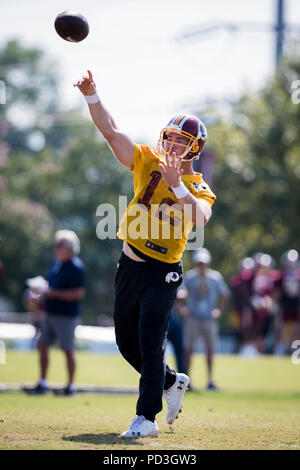 August 06, 2018: Washington Redskins Quarterback Colt McCoy (12) beteiligt sich an Übungen im Training Camp 2018 Bon Secours Washington Redskins Training Center in Richmond, Virginia. Scott Taetsch/CSM Stockfoto