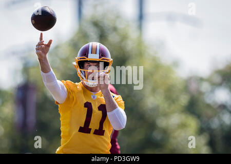 August 06, 2018: Washington Redskins Quarterback Alex Smith (11) beteiligt sich an Übungen im Training Camp 2018 Bon Secours Washington Redskins Training Center in Richmond, Virginia. Scott Taetsch/CSM Stockfoto