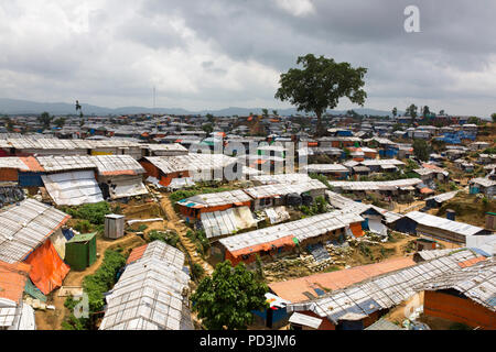 COX'S BAZAR, BANGLADESCH - AUGUST 04: Rohingya Menschen im Flüchtlingslager in Cox's Bazar, Bangladesch am August 04, 2018 gesehen. Stockfoto