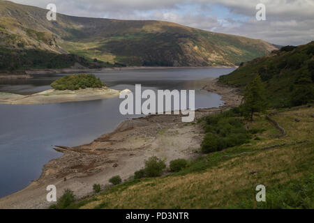 Niedriger Wasserstand bei Haweswater zeigt die Überreste von mardale Green Stockfoto