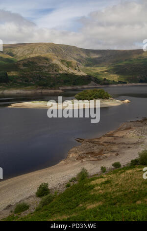 Niedriger Wasserstand bei Haweswater zeigt die Überreste von mardale Green Stockfoto