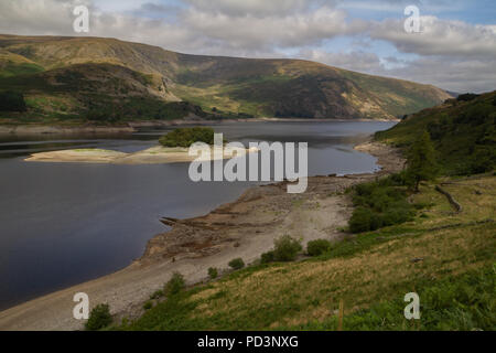 Niedriger Wasserstand bei Haweswater zeigt die Überreste von mardale Green Stockfoto