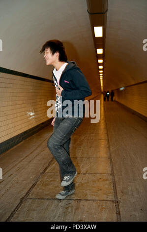 Tektonik Tänzer im St-Annatunnel in Antwerpen (Belgien, 07/01/2009) Stockfoto