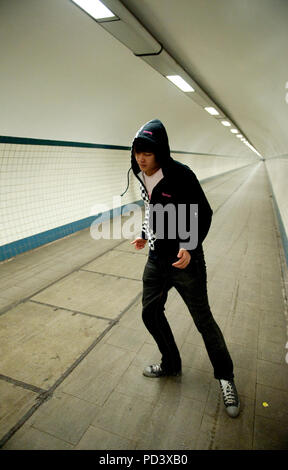 Tektonik Tänzer im St-Annatunnel in Antwerpen (Belgien, 07/01/2009) Stockfoto