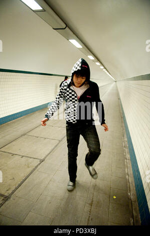 Tektonik Tänzer im St-Annatunnel in Antwerpen (Belgien, 07/01/2009) Stockfoto