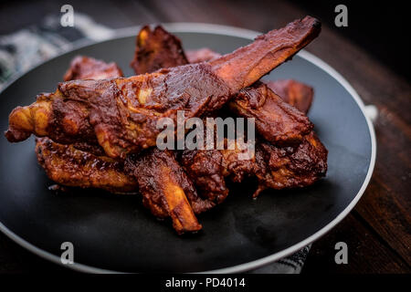 Klebrige Schweinerippchen Stockfoto