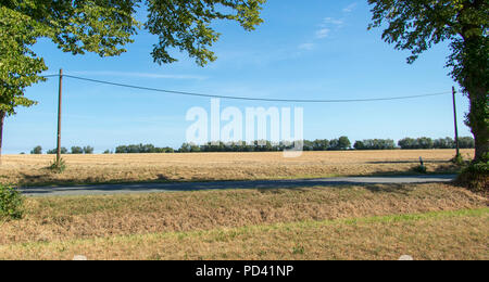 Oberleitung; die Form eines Kabels oder Kette, im Gravitationsfeld hängt und ist an beiden Enden unterstützt. Stockfoto