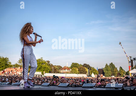 Ella Eyre auf der Hauptbühne am Brighton Stolz 2018 Stockfoto