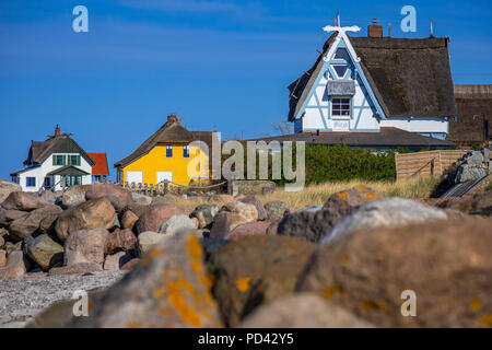 Beach Villas und strohgedeckten Hütten auf der Halbinsel Graswarder in Heiligenhafen, Schleswig-Holstein, Deutschland Stockfoto