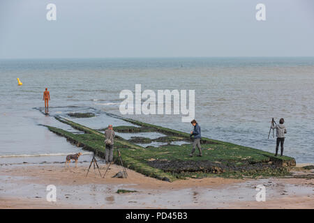 Antony Gormleys Another Time XXI Statue am Fulham Rock in der Nähe des Turner Contemporary Rendezvous Margate Kent CT9 1HG Stockfoto