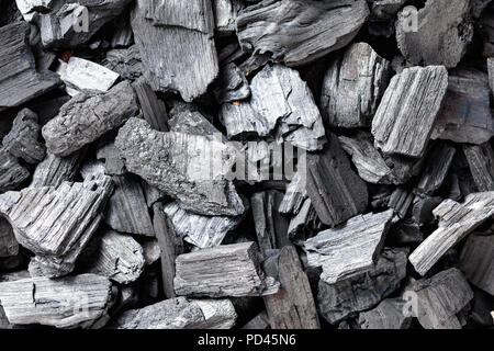 Natürliche Holzkohle, traditionelle Holzkohle oder Holz Holzkohle, Ansicht von oben. Stockfoto