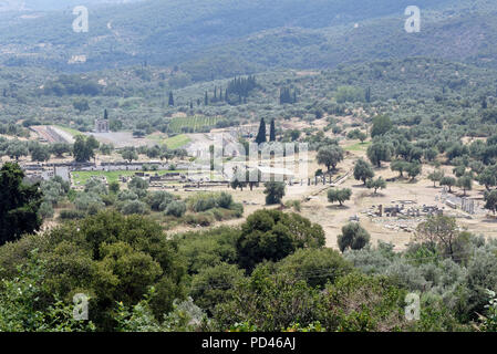 Panoramablick auf die archäologische Stätte des antiken Messene. Peloponnes. Griechenland. Antiken Messene wurde am Fuße des Berges Ithomi in 369 gegründet. Stockfoto