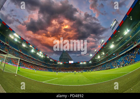 Basel, Schweiz - 1 August 2018: Innenansicht des vollen im Basler St. Jakob-Park Stadion während der UEFA Champions League Spiel zwischen PAOK vs Basel Stockfoto