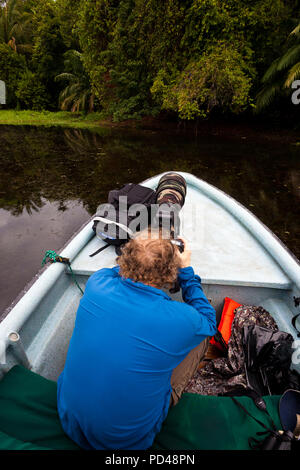 Outdoor Fotograf die Erkundung des Rio Chagres und die umliegenden Regenwald, Republik Panama. Stockfoto