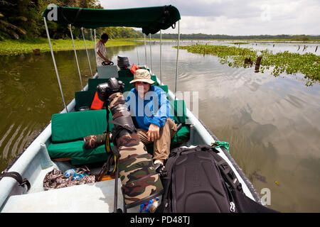 Outdoor Fotograf die Erkundung des Rio Chagres und die umliegenden Regenwald, Republik Panama. Stockfoto