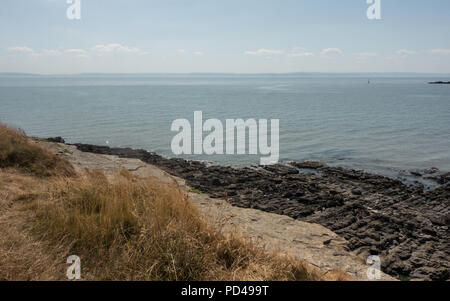 Schöne Aussicht auf die Menschen in der Sonne bei Barry Island Beach in South Wales Stockfoto