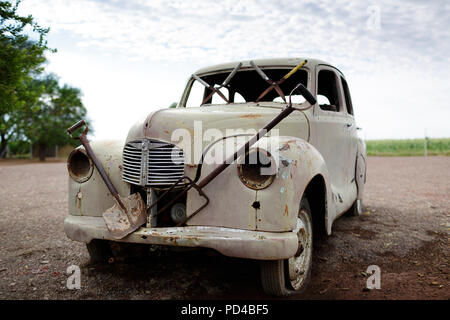 Alte Oldtimer Wrack in der Wüste, Namibia Stockfoto