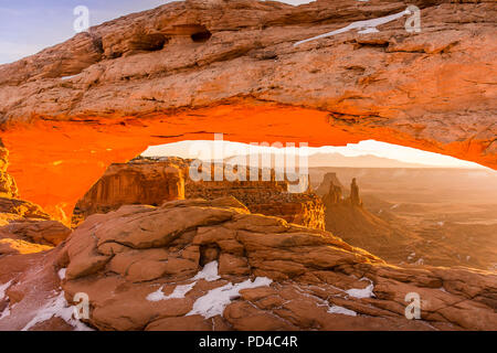 Sonnenaufgang am Mesa Arch im Canyonlands National Park Stockfoto