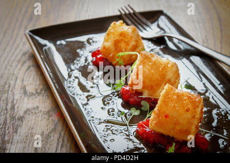 Frittierter Brie-käse Vorspeise Stockfoto