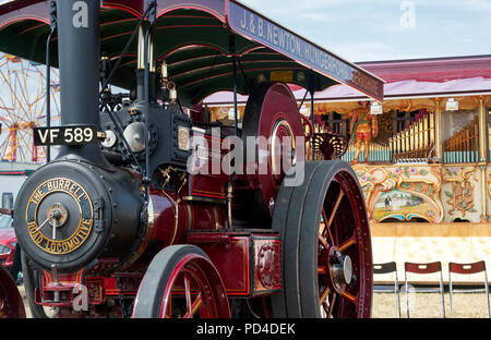 Burrell Zugmaschine und viktorianischen Messe Orgel an einem Steam Fair in England Stockfoto