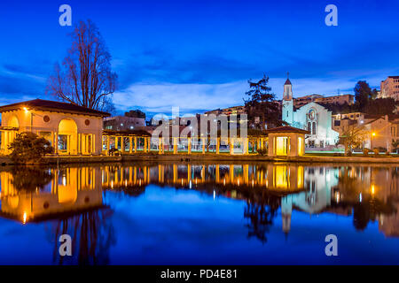 Lake Merritt an der blauen Stunde Stockfoto