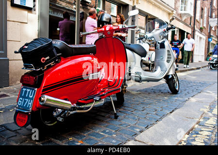 Lambretta und Vespa Roller, Grape Lane, York, England Stockfoto