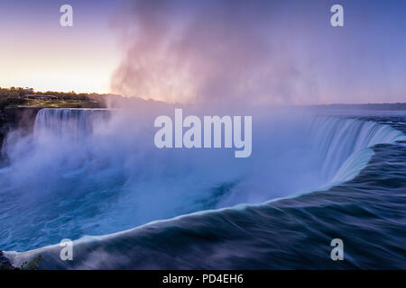 Sonnenaufgang von Niagara Falls Stockfoto