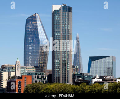 Ansicht der Oxo Tower, eines Blackfriars, Der Shard und South Bank Tower, von der Waterloo Bridge, London Stockfoto