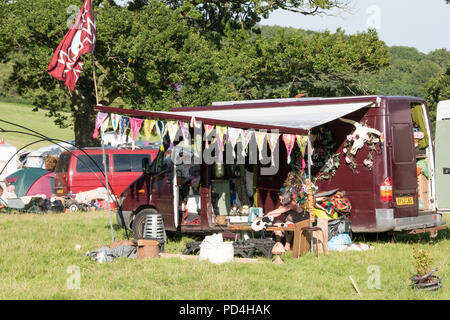 Newport, Wales - 14.August: Festival stall verkaufen recycelt und der Ablagerung auf Deponien second hand Produkte auf der Website am 14. August 2015 an die Grüne sammeln Fest gespeichert Stockfoto