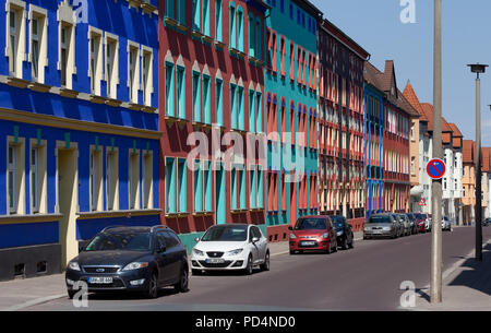 Magdeburg Otto-Richter-Straße südl Teil farbig umgestaltet 1904-16 erbaut ab 1921 v Bruno Taut u Carl Krayl Fassadenrekonstruktion c eine Einreichung Stockfoto