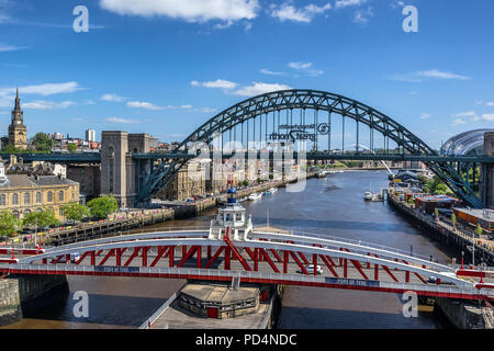 Die Hängebrücke über den Fluss Tyne zwischen Newcastle und Gateshead Stockfoto